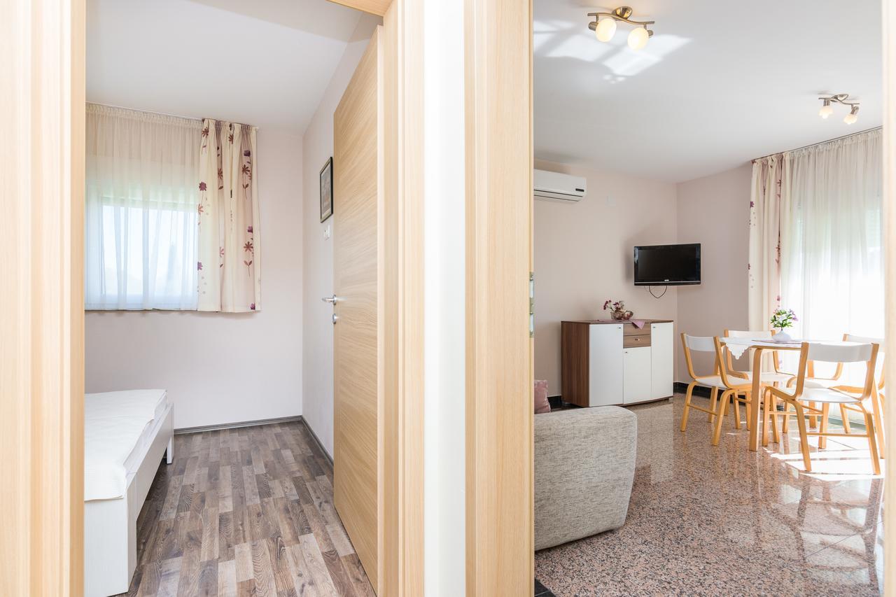 Apartmani Bepo Sveti Filip i Jakov Buitenkant foto